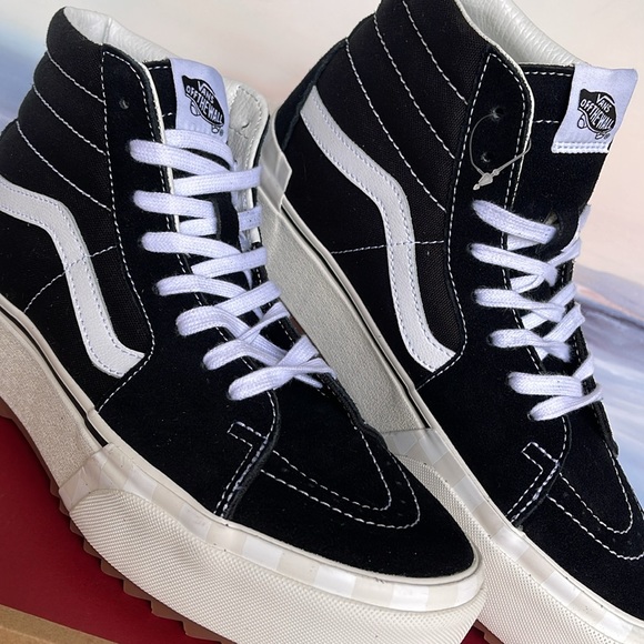 Vans WMNS Sk8-Hi Stacked (Suede/Canvas) Black/Blan
VN0A4BTW5ZN
Platforms Sneaker - Picture 8 of 16
